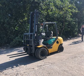 XE NÂNG DẦU 2.5 TẤN KOMATSU GẬT GÙ LỐP ĐÔI FD25C-16-722536