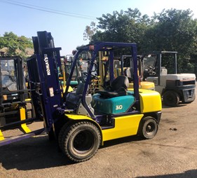 XE NÂNG DẦU 3 TẤN KOMATSU FD30C-12 522487