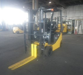 XE NÂNG ĐIỆN NGỒI LÁI 1.5 TẤN KOMATSU FB15-12 lh: 0943888255