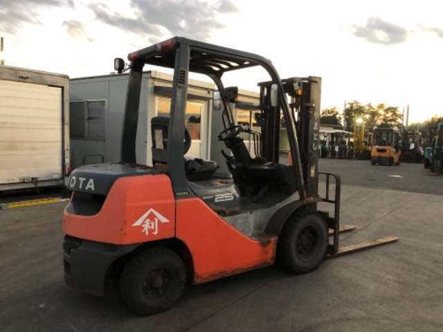 XE NÂNG DẦU 2,5 TẤN TOYOTA 02-8FD25-A8FD25-63630