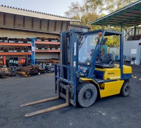 XE NÂNG DẦU 2,5 TẤN KOMATSU FD25-11 338031 Lh 0943888255