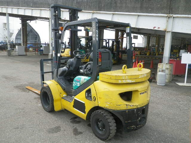 XE NÂNG DẦU 2,5 TẤN KOMATSU  GẬT GÙ, LỐP KÉP FD25C-16 715116