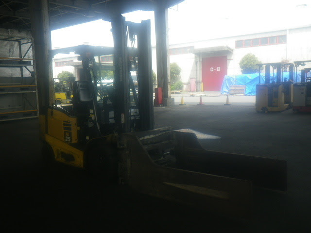 XE NÂNG ĐIỆN 2.5 TẤN KOMATSU FE25-1 CÓ KẸP GIẤY Hotline: 0943888255