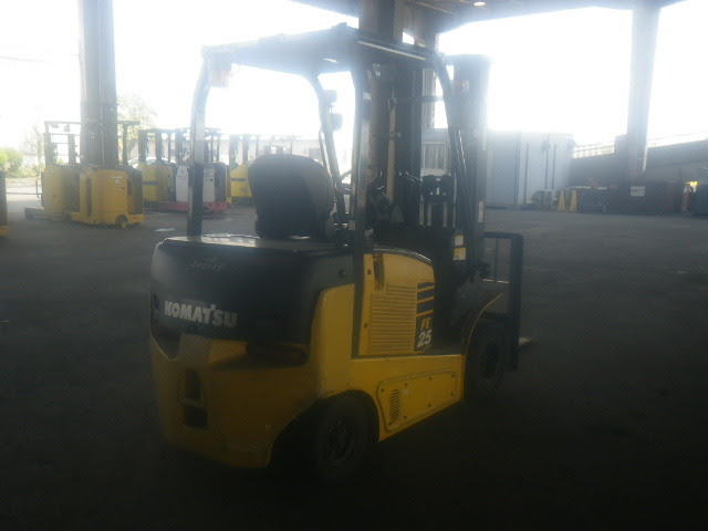 XE NÂNG ĐIỆN 2.5 TẤN KOMATSU FE25-1 CHUI CÔNG 3 TẦNG THÁP NÂNG 5M Hotline: 0943888255