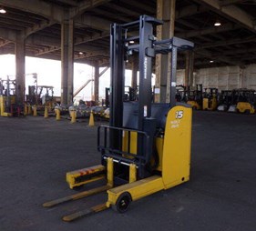 XE NÂNG ĐIỆN ĐỨNG LÁI  1.5 TẤN KOMATSU FB15RL-15 NÂNG CAO 4m FB15RL-15 158055