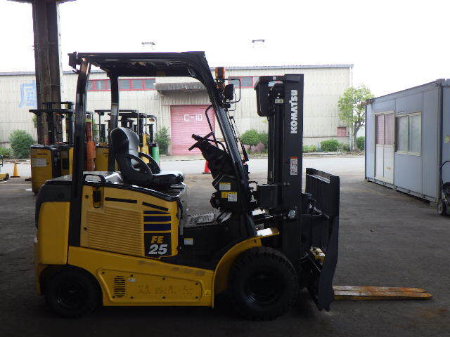 XE NÂNG ĐIỆN 2.5 TẤN KOMATSU FE25-1 GẬT GÙ 300479