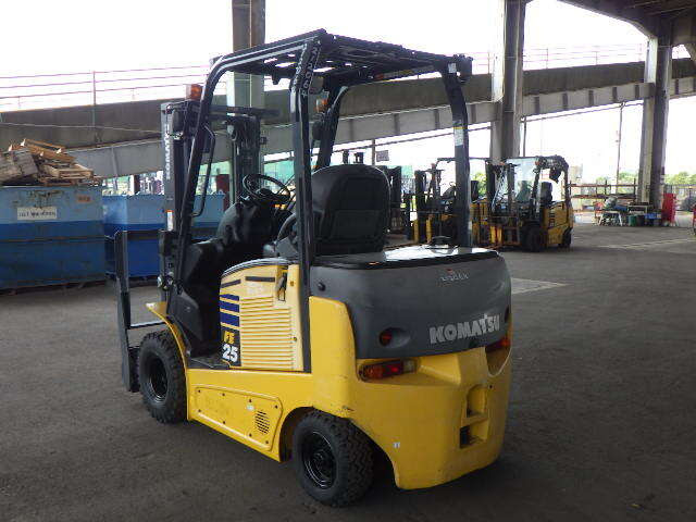 XE NÂNG ĐIỆN 2.5 TẤN KOMATSU FE25-1 GẬT GÙ 300479