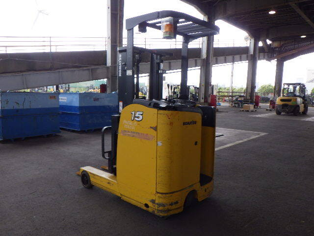 XE NÂNG ĐIỆN ĐỨNG LÁI 1.5 TẤN KOMATSU FB15RL-15 158239