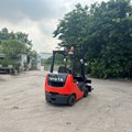 XE NÂNG DẦU 2.5 TẤN TOYOTA 02-8FDK25 8FD30-30609 LH 0943888255