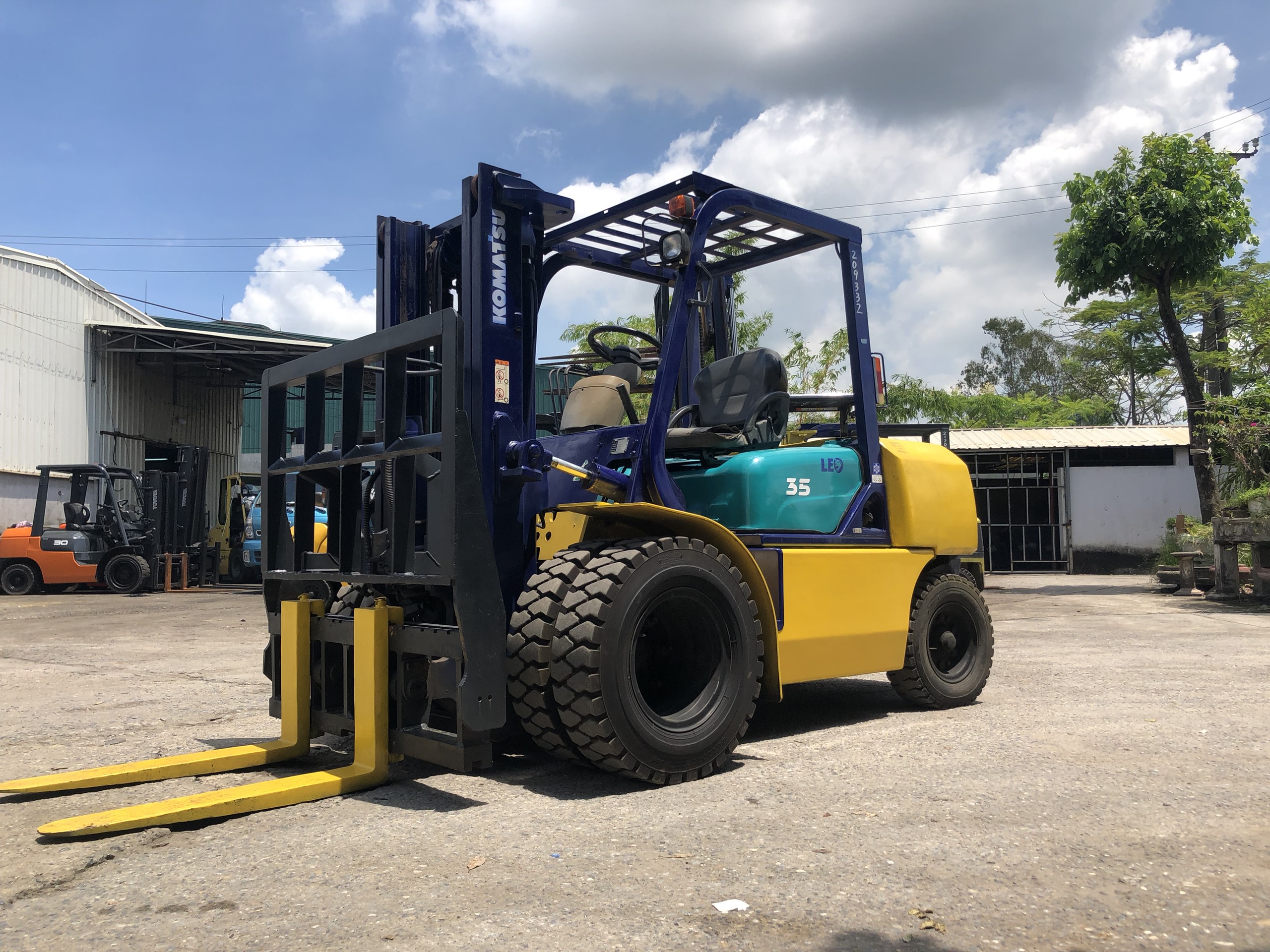 XE NÂNG DẦU 3.5 TẤN KOMATSU FD35W-7 , SỐ SÀN, GẬT GÙ, LỐP KÉP