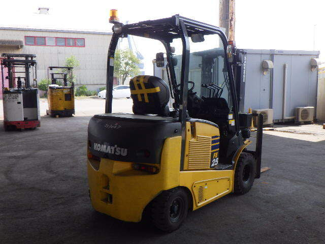 XE NÂNG ĐIỆN 2,5 TẤN KOMATSU FE25-1 303407