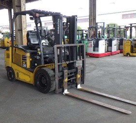 XE NÂNG ĐIỆN 3 TẤN KOMATSU FE30-1 303420