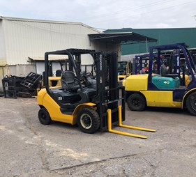XE NÂNG DẦU 2,5 TẤN KOMATSU FD25T-17 301155
