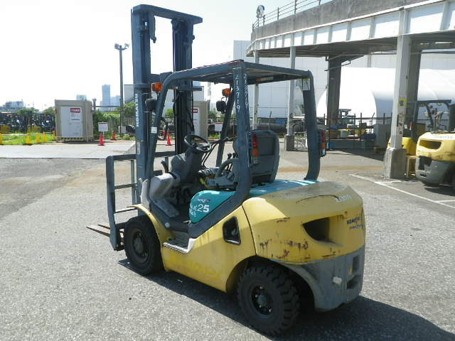 XE NÂNG DẦU 2,5 TẤN KOMATSU FD25C-16 718608