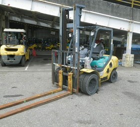 XE NÂNG DẦU 3 TẤN KOMATSU FD30C-16 716447 LH 0943888255