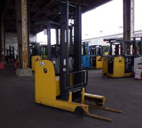 XE NÂNG ĐIỆN ĐỨNG LÁI 1.5 TẤN KOMATSU FB15RW-15 158047