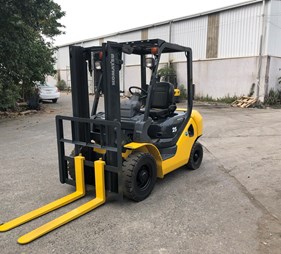 XE NÂNG DẦU 2,5 TẤN KOMATSU FD25T-17 300200