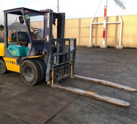 XE NÂNG DẦU 3 TẤN KOMATSU FD30T-12 524182