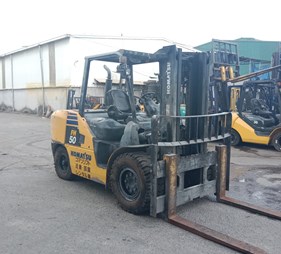 XE NÂNG DẦU 5 TẤN KOMATSU FH50-1 138054