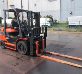 XE NÂNG ĐIỆN 3 TẤN TOYOTA 8FB30 8FBJ35-11315