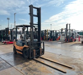 XE NÂNG DẦU 2,5 TẤN TOYOTA 7FD25