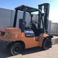 XE NÂNG DẦU 3 TẤN TOYOTA 01-7FD30 