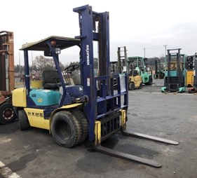 XE NÂNG DẦU 3 TẤN KOMATSU FD30C-12 518125