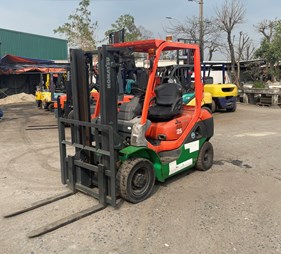 XE NÂNG DẦU 2,5 TẤN KOMATSU FD25T-17 323681 Lh 0943888255