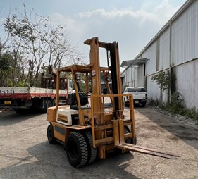 XE NÂNG DẦU 2,5 TẤN KOMATSU  FD25-10 