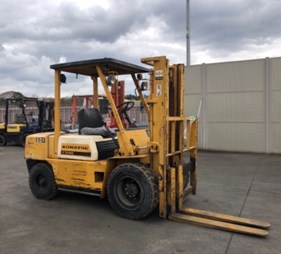 XE NÂNG DẦU 3 TẤN KOMATSU FD30-8