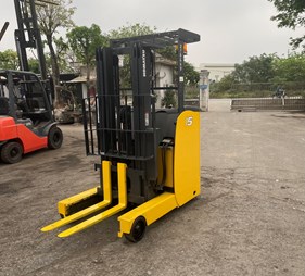 XE NÂNG ĐIỆN ĐỨNG LÁI 1.5 TẤN KOMATSU FB15RL-15 152717