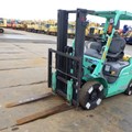 XE NÂNG DẦU 2TẤN MITSUBISHI FDE20T F18D20866
