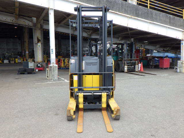 XE NÂNG ĐIỆN ĐỨNG LÁI 1.5 TẤN KOMATSU FB15RL-15 157651