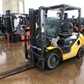 XE NÂNG DẦU 2 TẤN KOMATSU FD20T-17