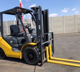 XE NÂNG DẦU 2,5 TẤN KOMATSU  FD25T-17 