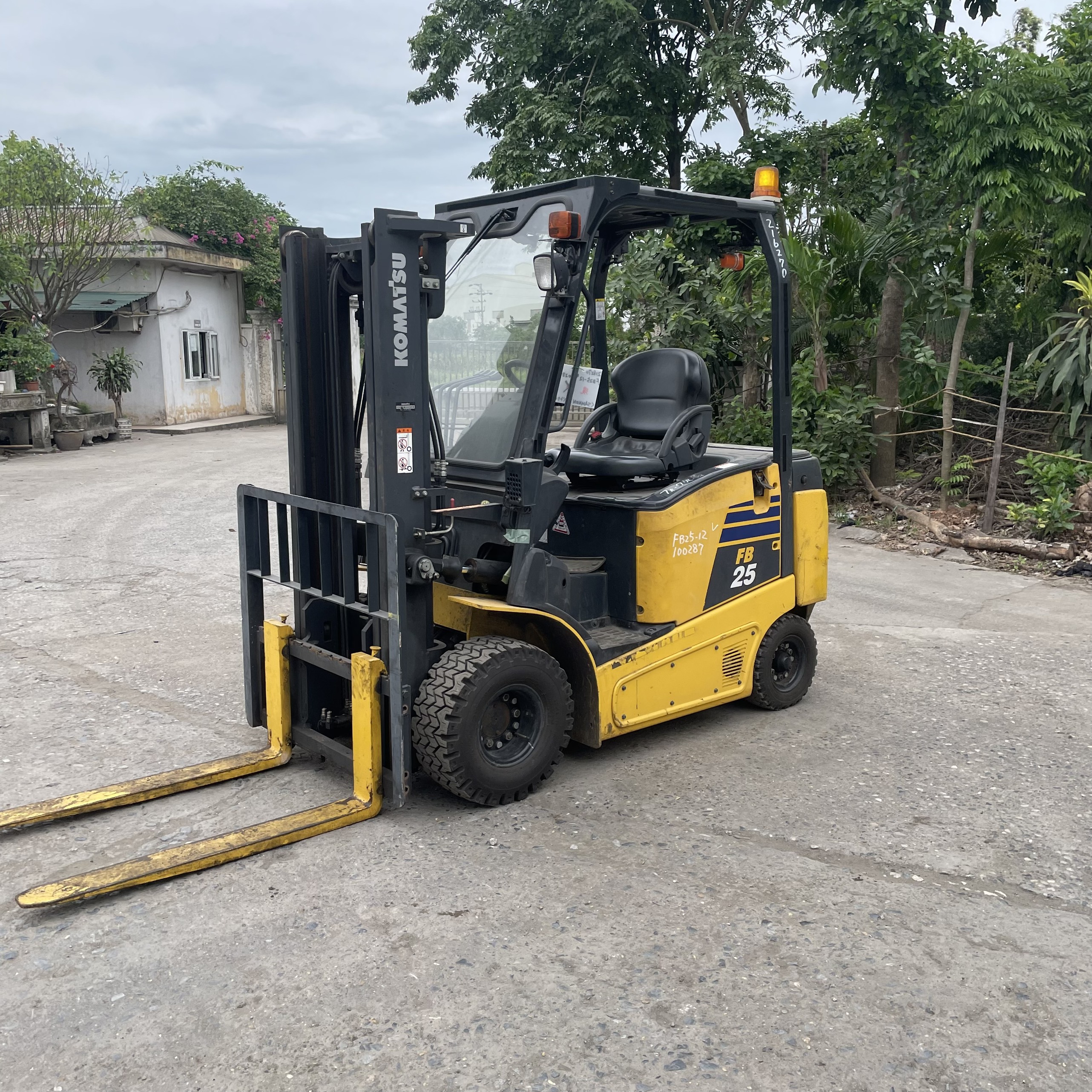 XE NÂNG ĐIỆN 2.5 TẤN KOMATSU FB25-12 100287