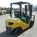 XE NÂNG DẦU 2,5 TẤN KOMATSU  FD25C-16