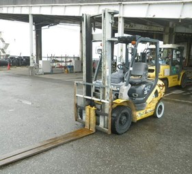 XE NÂNG DẦU 2,5 TẤN KOMATSU  FD25T-17 
