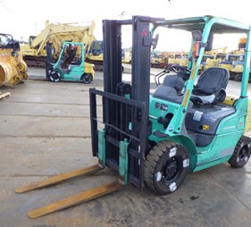 XE NÂNG DẦU 2TẤN MITSUBISHI FDE20T F18D-20880