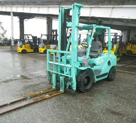 XE NÂNG DẦU 3 TẤN KOMATSU FD30C-16 713197