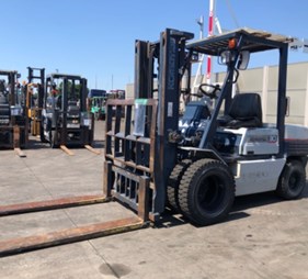 XE NÂNG DẦU 3 TẤN KOMATSU FD30-11