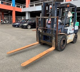 XE NÂNG DẦU 3 TẤN KOMATSU FD30H-11 371112