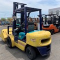 XE NÂNG DẦU 2,5 TẤN KOMATSU FD25C-12