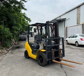 XE NÂNG DẦU 2 TẤN KOMATSU FD20C-17 330174