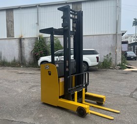 XE NÂNG ĐIỆN ĐỨNG LÁI 1.5 TẤN KOMATSU FB15RL-15 158050