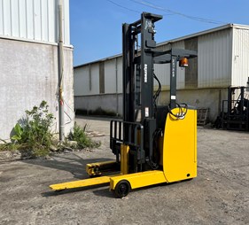 XE NÂNG ĐIỆN ĐỨNG LÁI 1.5 TẤN KOMATSU FB15RL-15 158111