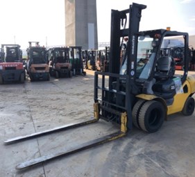 XE NÂNG DẦU 2,5 TẤN KOMATSU FD25HT-17 300522