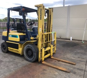 XE NÂNG DẦU 2 TẤN KOMATSU FD20L-11