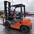 XE NÂNG DẦU 2,5 TẤN TOYOTA 02-8FD25 A8FD25 65033