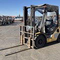 XE NÂNG DẦU 2 TẤN KOMATSU FD20T-17 300576